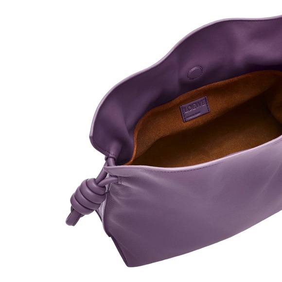 π π Loewe Flamenco clutch in nappa calfskin Color: Deep Aubergine Size: Medium - Picture 4 of 7